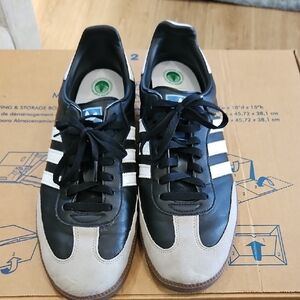 Adidas Men's Black and Gray Sneakers